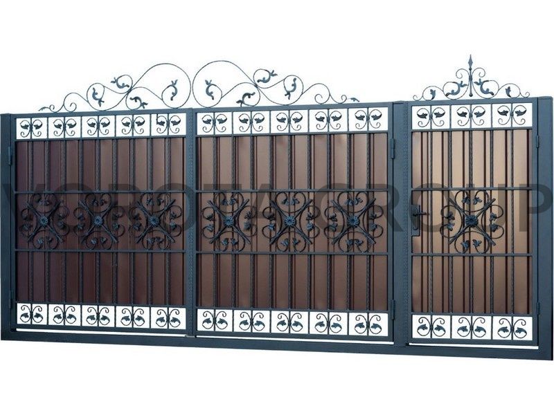 Распашные ворота коричневые с элементами ковки 3000x2100
